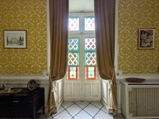 Château à fort potentiel + dépendances