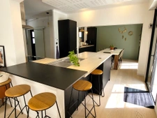 Superbe maison aux grands volumes, avec piscine.