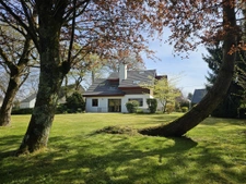 Belle maison, grande pièce de vie, 5 chambres.