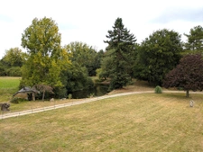 Château à fort potentiel + dépendances