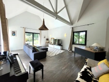 Superbe maison aux grands volumes, avec piscine.