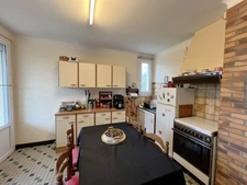 Maison d'habitation sur sous-sol à rénover   Proximité Gare 