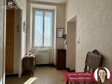 Beau potentiel pour cette maison en pierre exposée sud