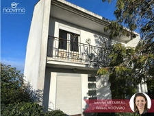 Coeur de bourg ! Au calme, maison à rénover non mitoyenne av