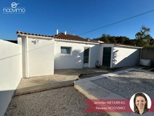 Maison 2 chambres avec double garage et piscine sur parcelle