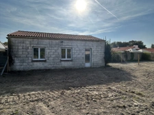 Bâtiment à réhabiliter en habitation d'environ 65 m2 sur ter