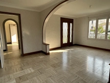 Maison 4 chambres - 2 salles d'eau - garage et dépendance