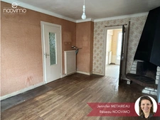 Coeur de bourg ! Au calme, maison à rénover non mitoyenne av