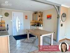 Maison 2 chambres avec double garage et piscine sur parcelle