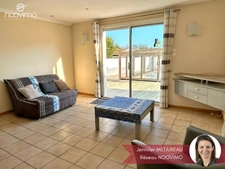 Maison 2 chambres avec double garage et piscine sur parcelle