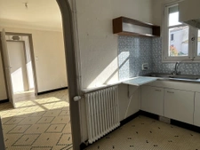 Maison 4 chambres - 2 salles d'eau - garage et dépendance