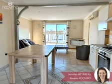 Maison 2 chambres avec double garage et piscine sur parcelle