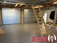 Maison 2 chambres avec double garage et piscine sur parcelle