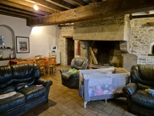 Maison en pierres à rénover 4 chambres, jardin, garage et dé