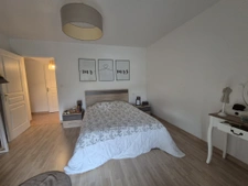 Longère en pierres rénovée avec salon 69m2, 4 chambres, dépe