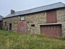 Maison en pierres à rénover 4 chambres, jardin, garage et dé
