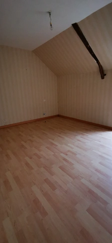 Maison en pierres à rafraichir avec terrain de 3250m2