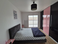 Maison 4 chambres avec piscine, sauna, sous sol complet au c