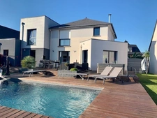 Belle contemporaine de 155m2 avec piscine et spa et double g