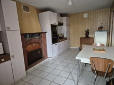 Maison en pierres à rénover avec dépendances et terrain de 9