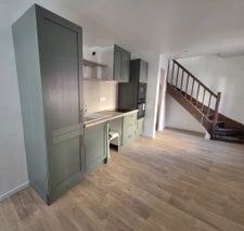 Maison en pierre rénovée avec courette en centre bourg