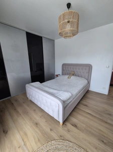 Maison 4 chambres avec piscine, sauna, sous sol complet au c