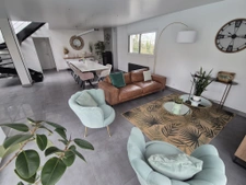 Maison 4 chambres avec piscine, sauna, sous sol complet au c