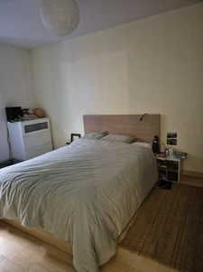 Immeuble en pierres rénové avec un T4 de plain pieds avec ja