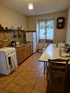 Maison en pierres à rénover 4 chambres, jardin, garage et dé