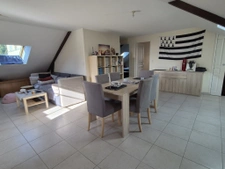 Immeuble en pierres rénové avec un T4 de plain pieds avec ja