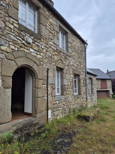 Maison en pierres à rénover 4 chambres, jardin, garage et dé