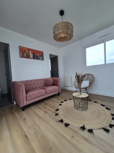 Maison 4 chambres avec piscine, sauna, sous sol complet au c