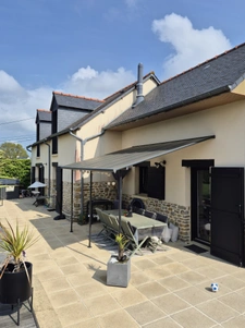 Maison en pierres rénovée 4 chambres piscine chauffée sur te