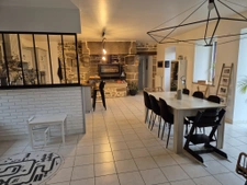 Longère en pierres rénovée avec salon 69m2, 4 chambres, dépe