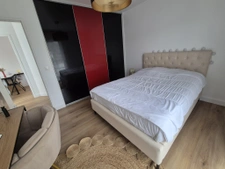 Maison 4 chambres avec piscine, sauna, sous sol complet au c