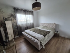 Maison 4 chambres avec piscine, sauna, sous sol complet au c