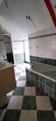 Maison en pierres à rafraichir avec terrain de 3250m2