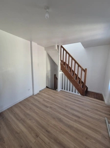 Maison en pierre rénovée avec courette en centre bourg