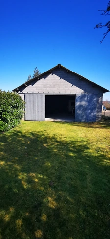  Maison 4 chambres et bureau sur sous sol avec hangar et ter