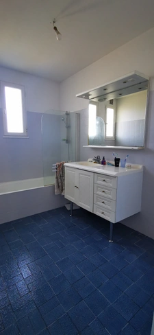  Maison 4 chambres et bureau sur sous sol avec hangar et ter