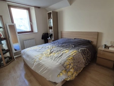 Immeuble en pierres rénové avec un T4 de plain pieds avec ja