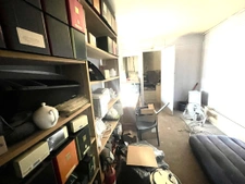 Immeuble avec étages et commerce