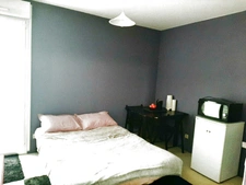 STUDIO MEUBLE  DE 18 M2  AVEC TERRASSE PRIVATIVE