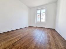  APPARTEMENT T4  83 m2 ET  LOCAL PARKING