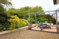 MAISON, AVEC SON GRAND TERRAIN AU CALME !