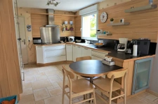 MAISON, AVEC SON GRAND TERRAIN AU CALME !