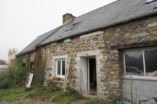 LONGERE A FINIR DE RENOVER D'ENVIRON 155M2 AVEC UN HECTARE