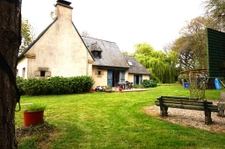 MAISON TRADITIONNELLE AVEC UN GRAND TERRAIN