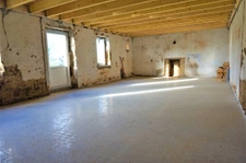 JOLIE MAISON EN PIERRE A RENOVER