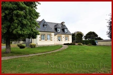 MAISON TRADITIONNELLE AVEC HANGAR